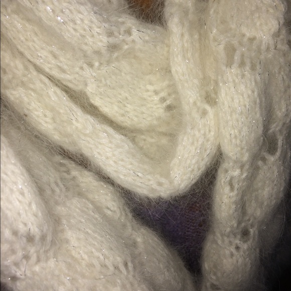 EUC AF warm shimmer scarf - Picture 6 of 8